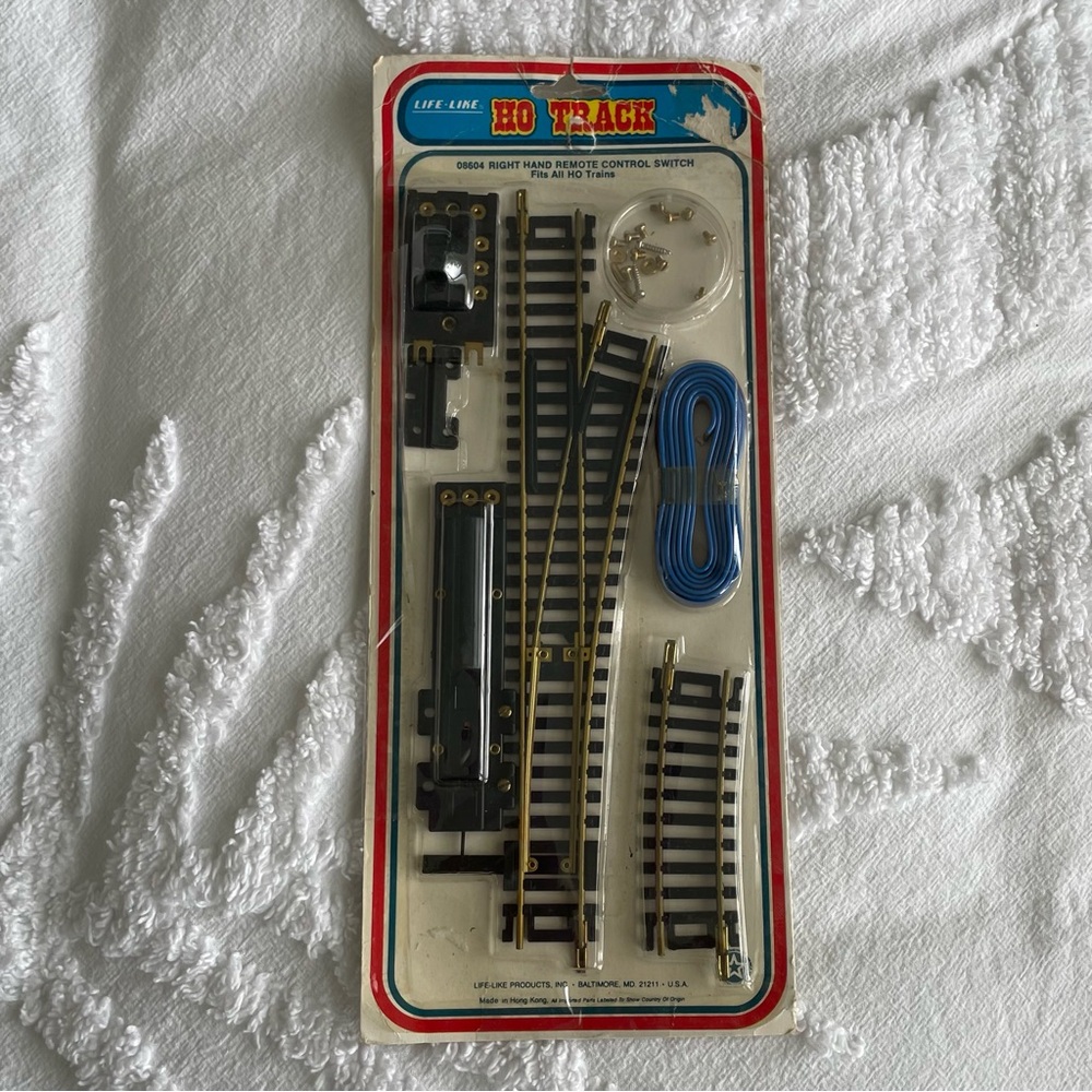 Life-Like Electric Remote Control HO Switch Right Hand - 8604 - Train Track
